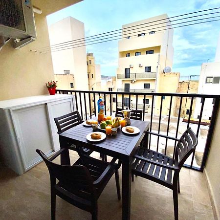 Sea Bliss Apartments With Terrace Just Off Seafront In St Paul'S Bay - By Getawaysmalta Сейнт Полс Бей Екстериор снимка