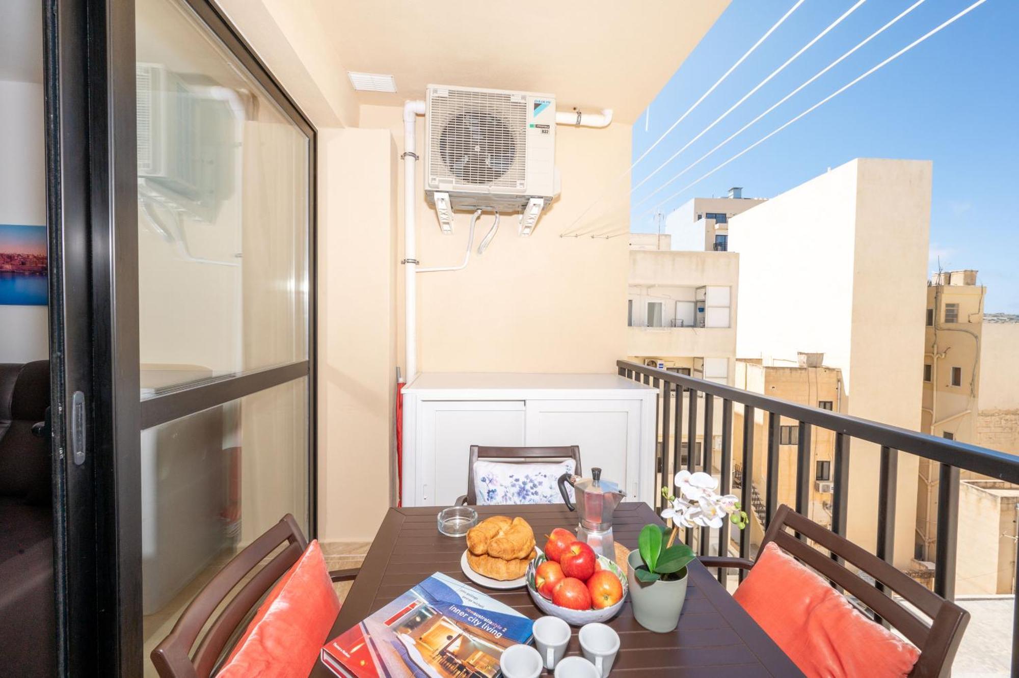 Sea Bliss Apartments With Terrace Just Off Seafront In St Paul'S Bay - By Getawaysmalta Сейнт Полс Бей Екстериор снимка