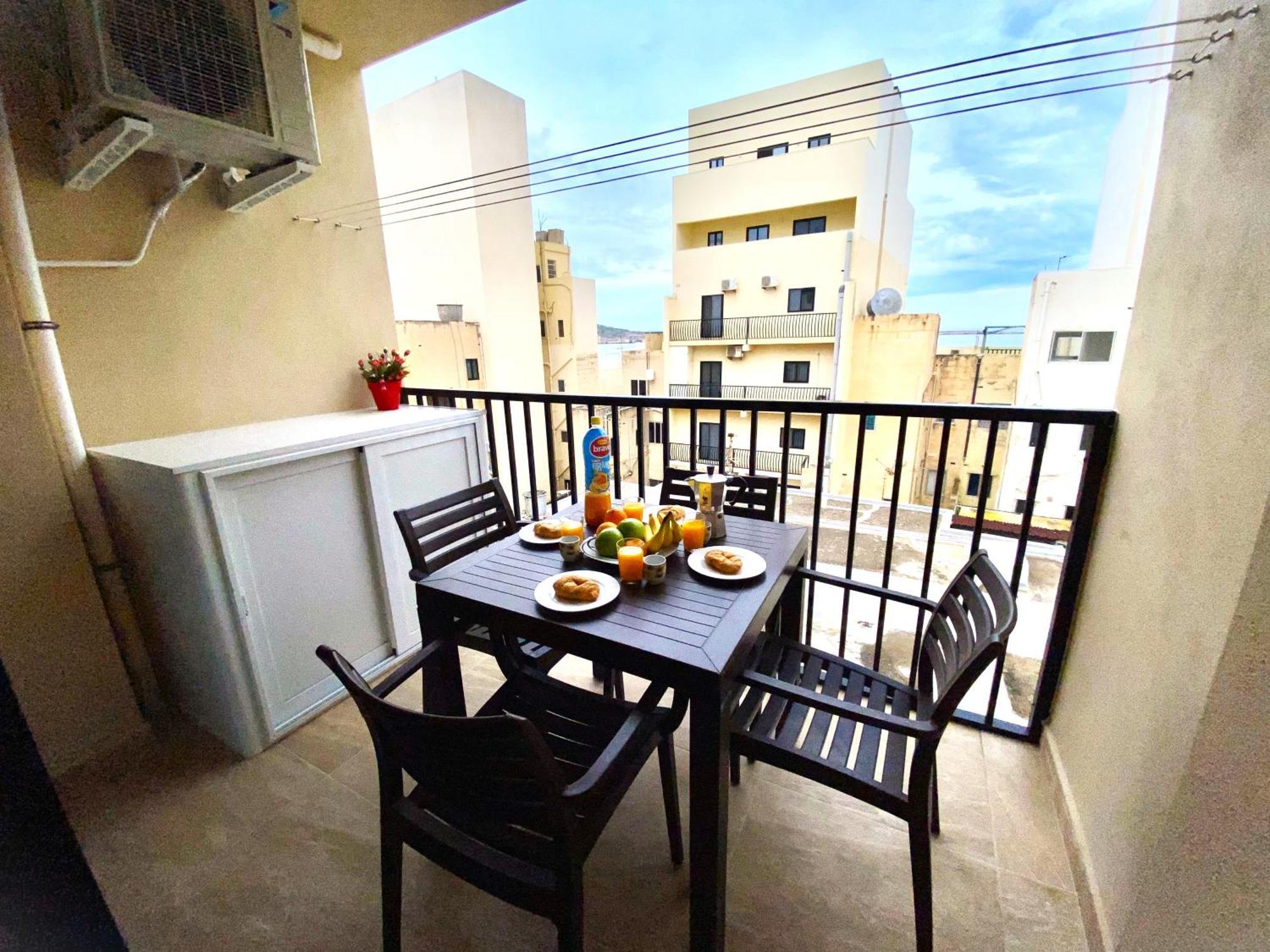 Sea Bliss Apartments With Terrace Just Off Seafront In St Paul'S Bay - By Getawaysmalta Сейнт Полс Бей Екстериор снимка