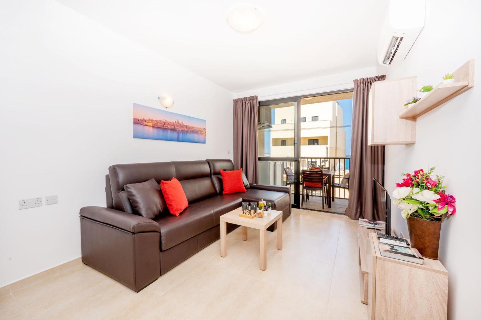 Sea Bliss Apartments With Terrace Just Off Seafront In St Paul'S Bay - By Getawaysmalta Сейнт Полс Бей Екстериор снимка